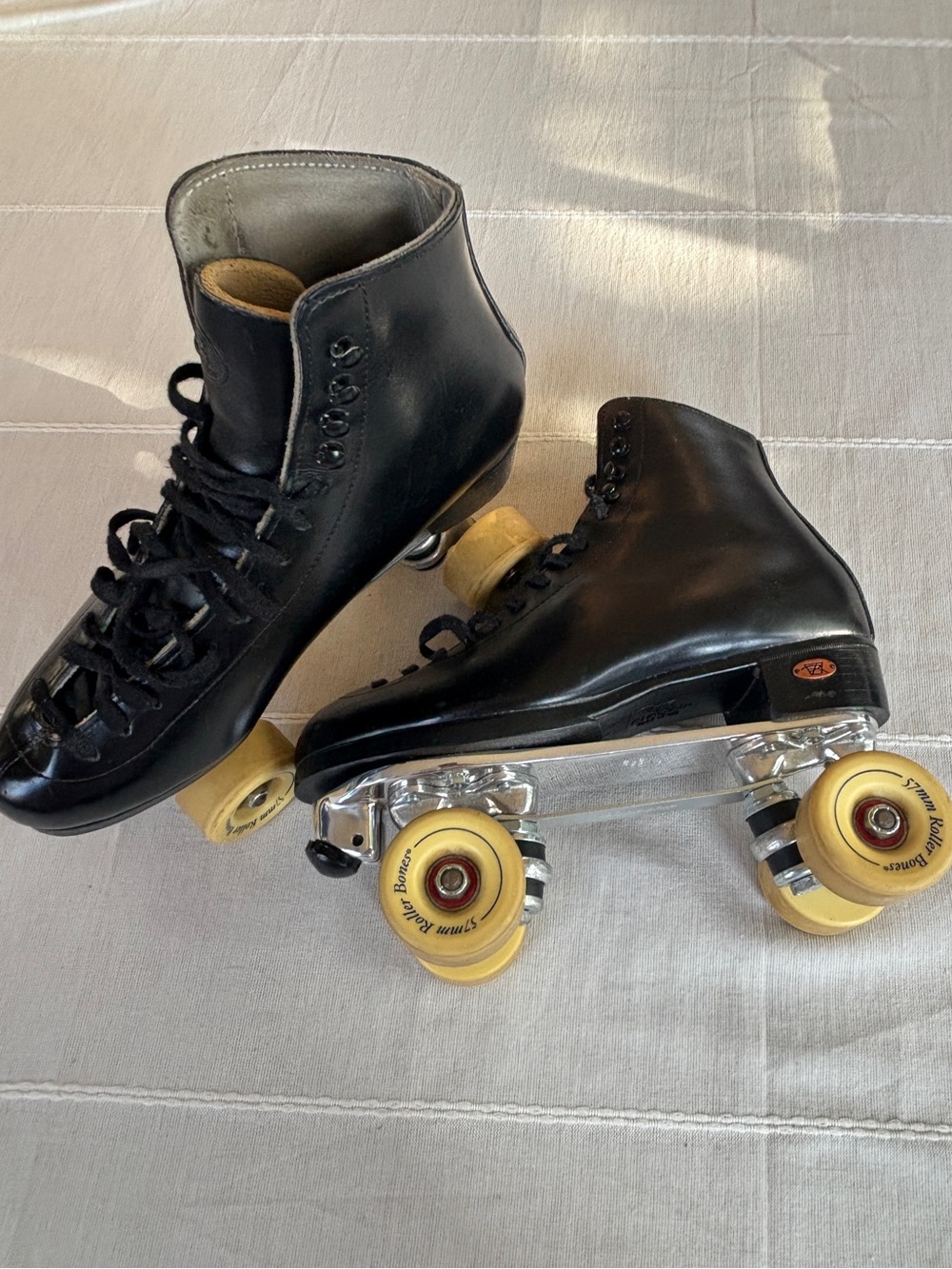 Vintage Riedell Roller Skates Black Leather Sure-Grip Plates Rollerbones Wheels